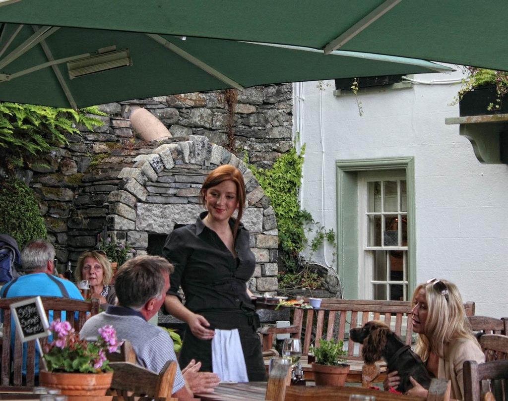Hotel Mason'S Arms Bowland Bridge Esterno foto